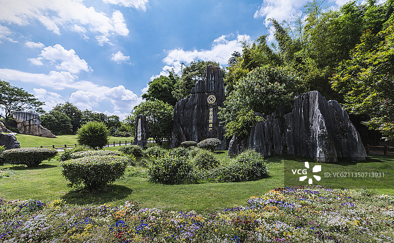 云南著名旅游景区路南石林图片素材