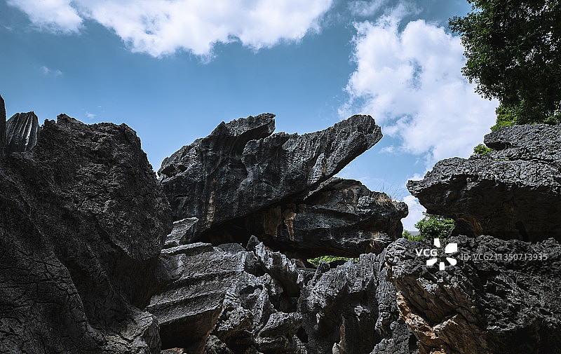 云南著名旅游景区路南石林图片素材