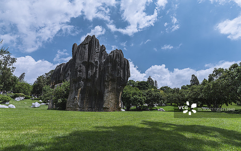 云南著名旅游景区路南石林图片素材