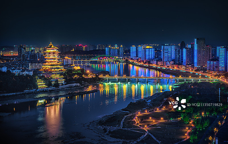 城市里的江景图片素材