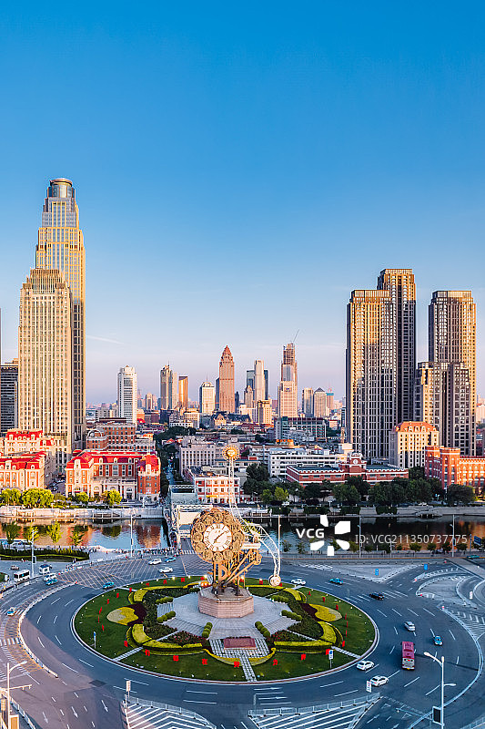 中国天津津湾广场和世纪钟CBD城市天际线航拍图片素材