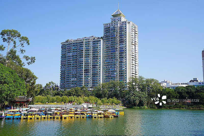 福州城市风光，西湖，住宅区，倒影，游船图片素材