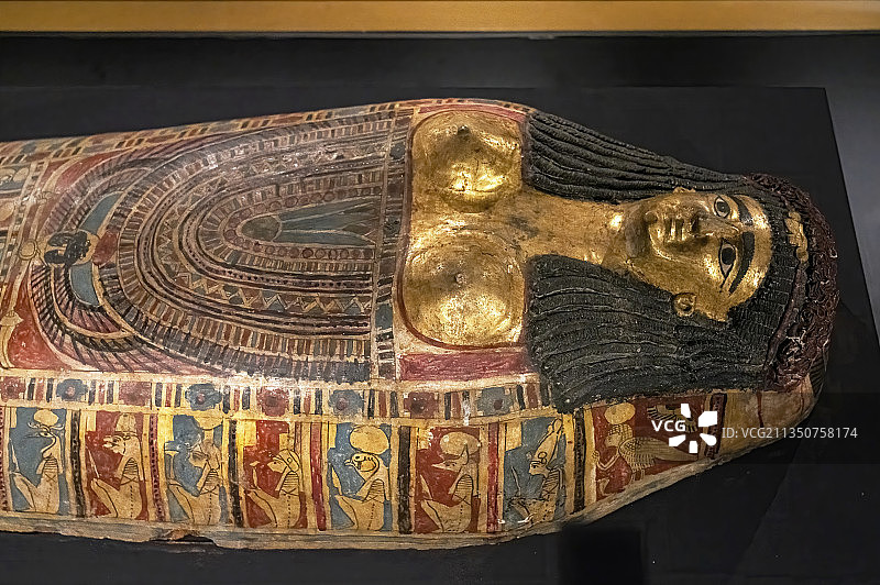 女性木乃伊镀金彩绘盖板图片素材