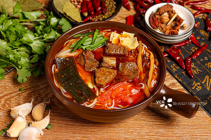 牛肉砂锅米线图片素材