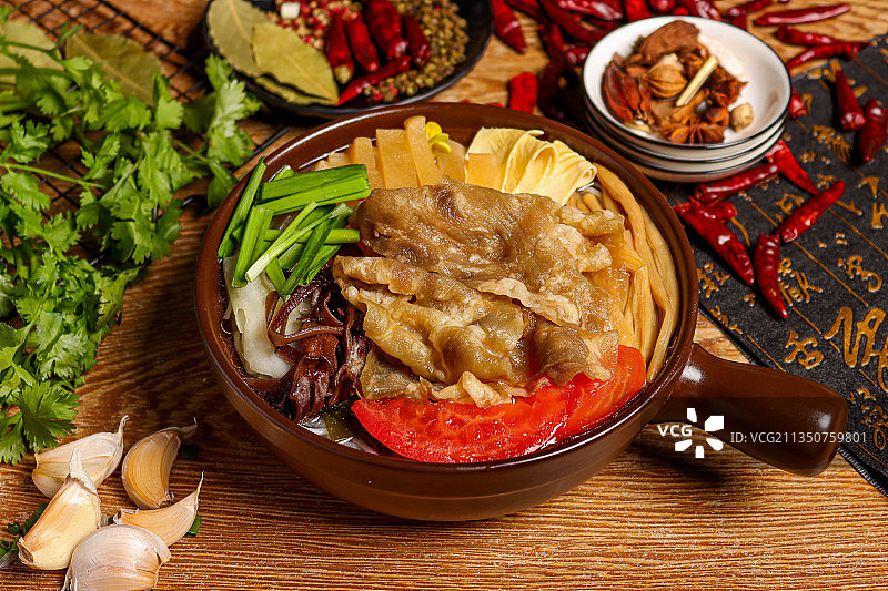 肥牛砂锅米线图片素材