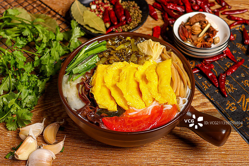 蛋饺砂锅米线图片素材