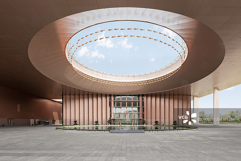 圆形天井的现代建筑大厅图片素材