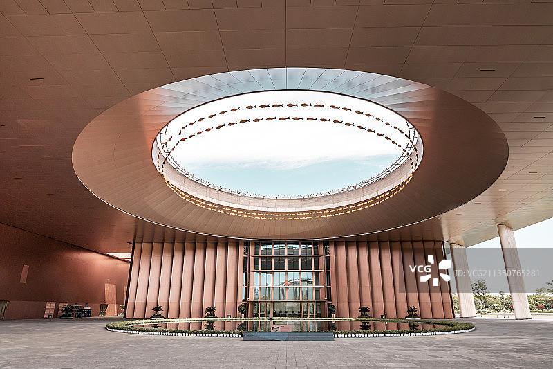 圆形天井的现代建筑大厅图片素材