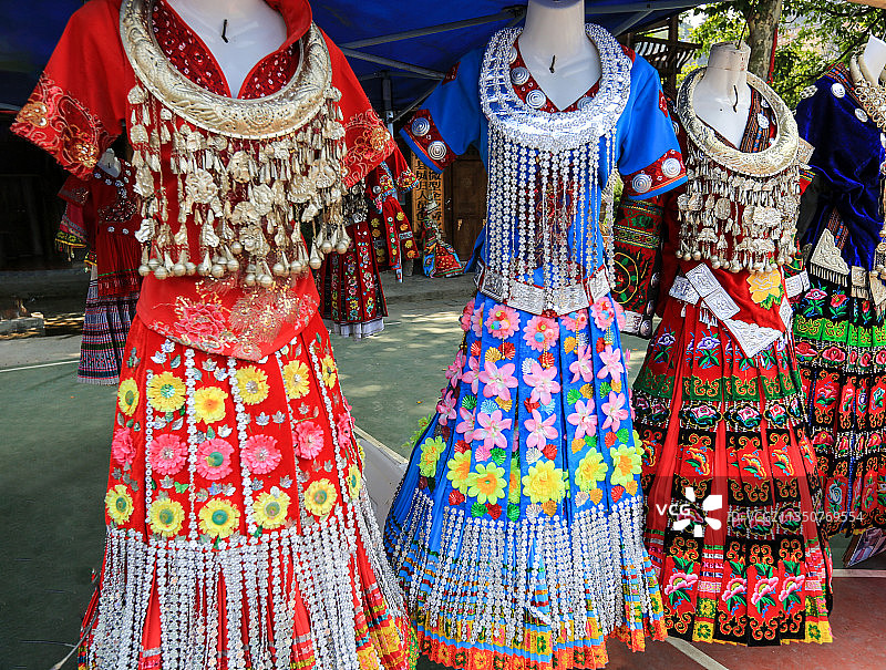 贵州省黔东南苗族侗族自治州雷山县西江千户苗寨：苗族服饰图片素材