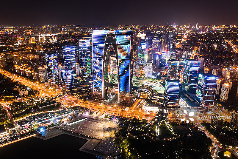 航拍苏州工业园区金鸡湖东方之门图片素材