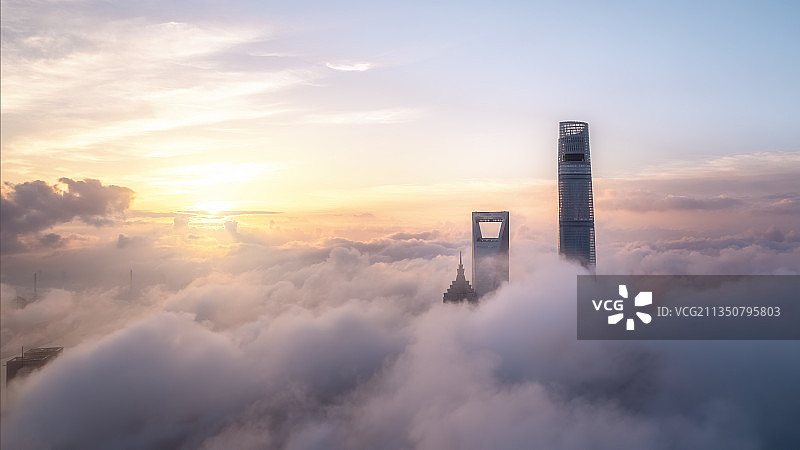 上海城市天际线日出平流云航拍全景图片素材