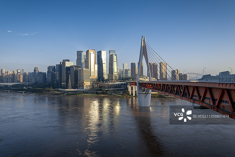 重庆市江北区千厮门嘉陵江大桥江北嘴金融区日出全景图片素材