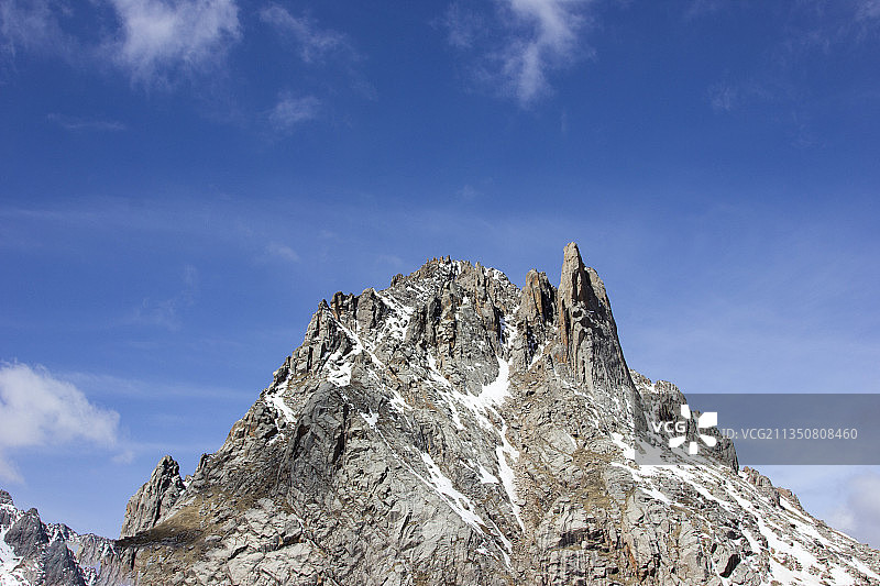 秋天，雪山，草原，高原公路，云景，山脉图片素材