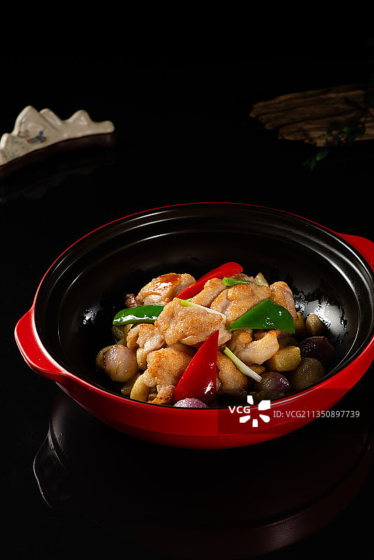 香煎砂锅龙门鸡图片素材