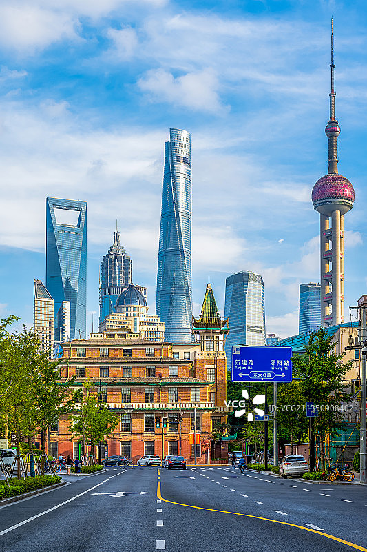 远距离长焦拍摄中国上海东方明珠四件套摩天大楼图片素材