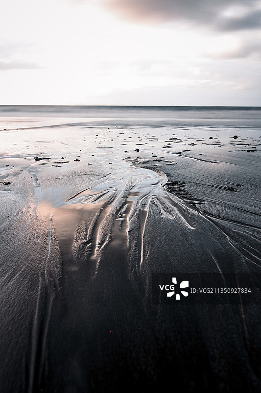 天空下的海滩风景图片素材