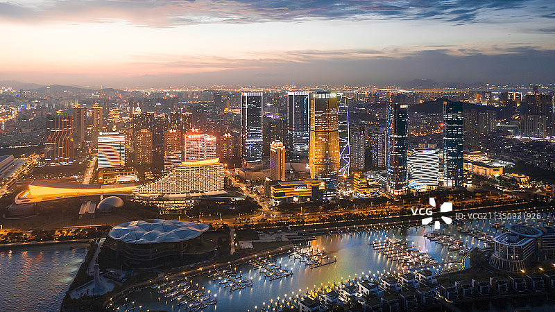 福建厦门会展CBD香山游艇会城市天际线夜景航拍图片素材