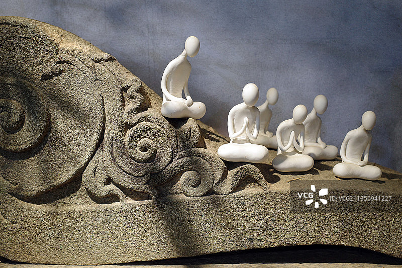 虔诚佛家弟子事佛图片素材