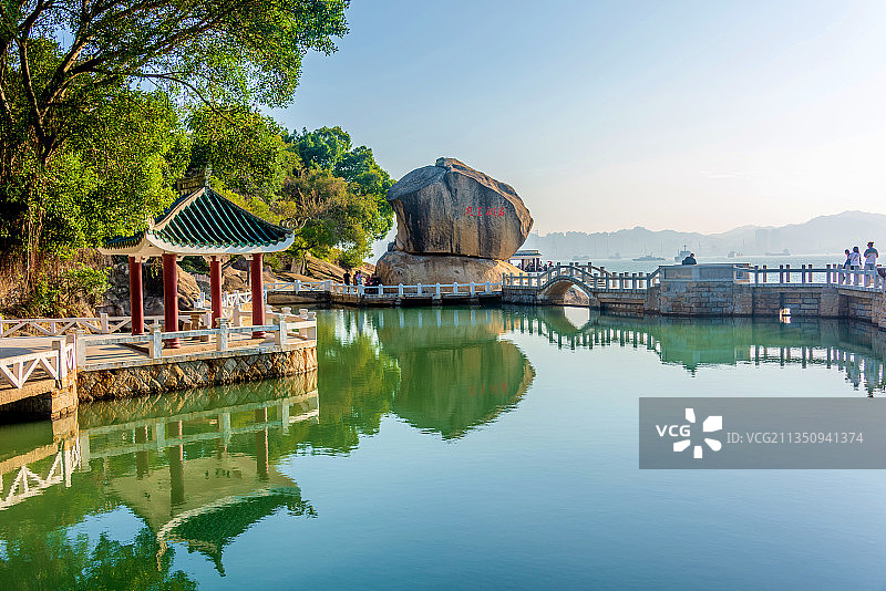 中国福建厦门鼓浪屿菽庄花园枕流石图片素材