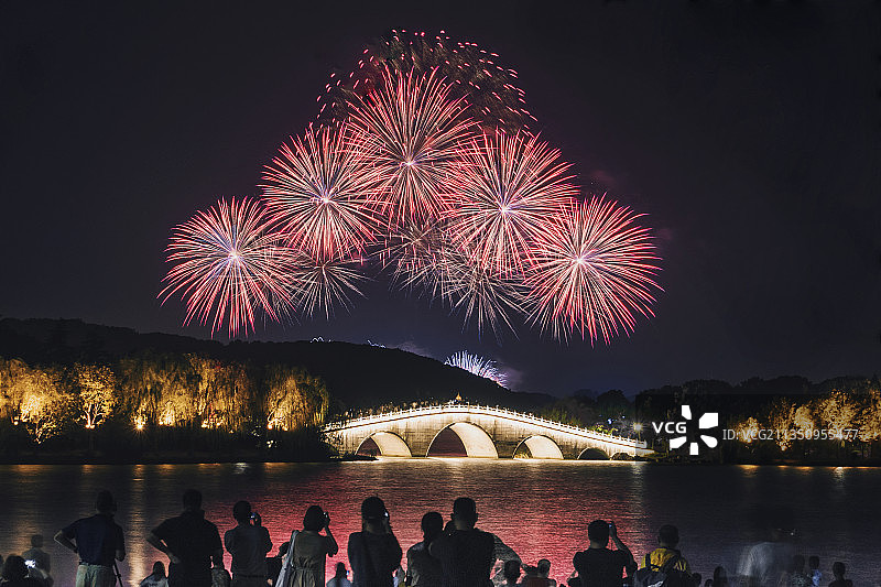 2021无锡太湖鼋头渚中秋水上烟花音乐会图片素材