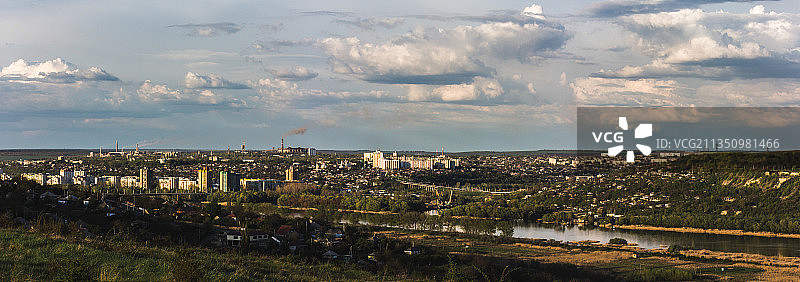 摩尔多瓦城市建筑群天空背景全景图图片素材