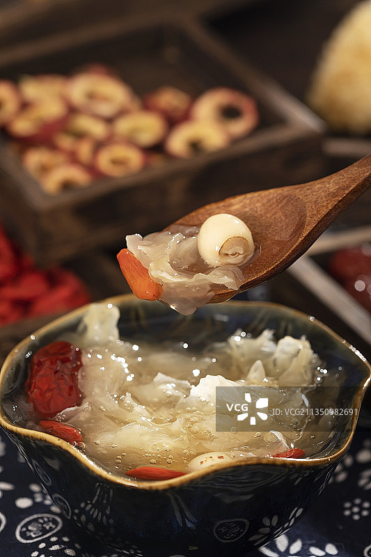 拿着,汤匙,银耳莲子羹,透明图片素材