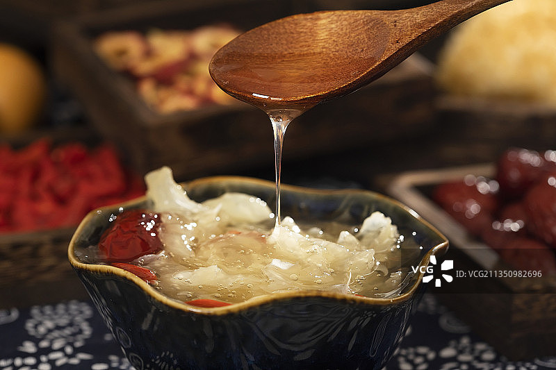 拿着,汤匙,银耳莲子羹,透明图片素材