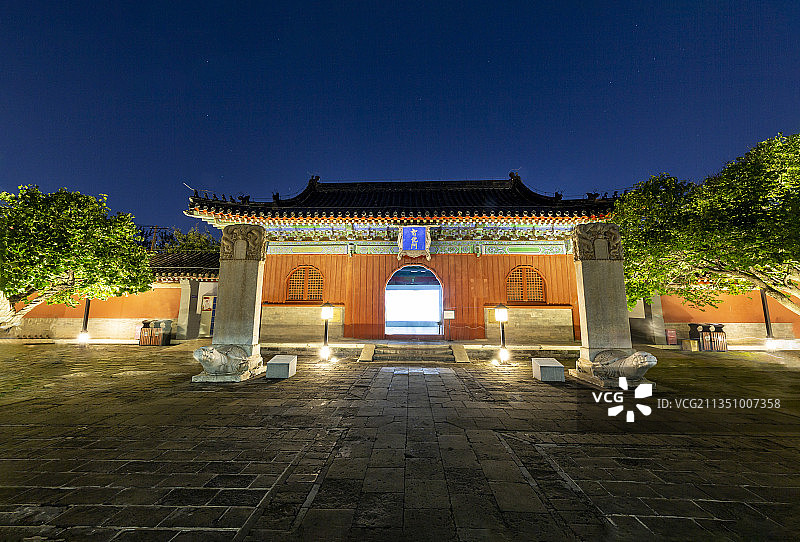 北京东城区智化寺：智化门夜景图片素材