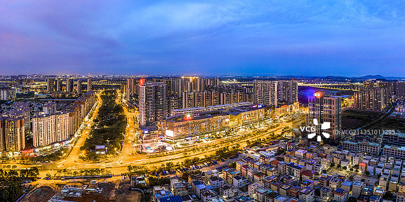 江门 新会区 城市天际线  商圈  夜景图片素材
