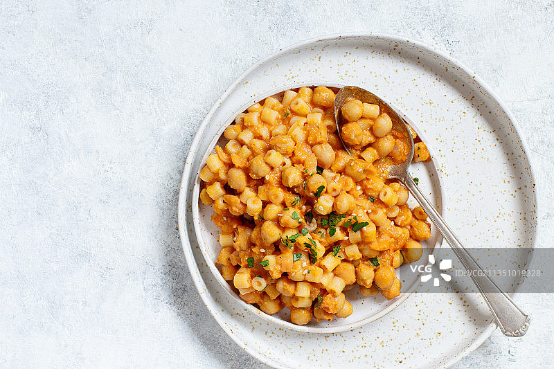 直接上方拍摄的食物在盘子上的桌子图片素材