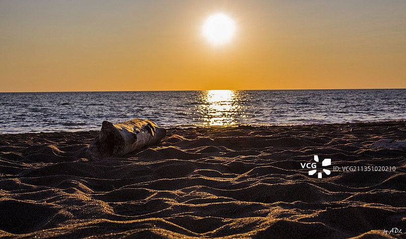 意大利利沃诺省滨海比博纳日落时分的海景图片素材