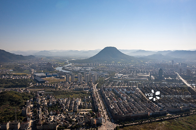 航拍横店影视城明清宫苑与八面山图片素材