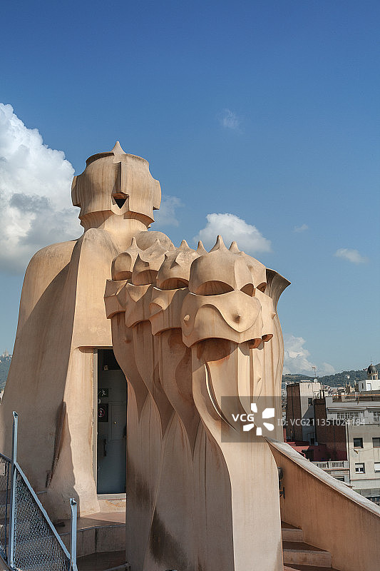 西班牙巴塞罗那米拉之家屋顶日景图片素材