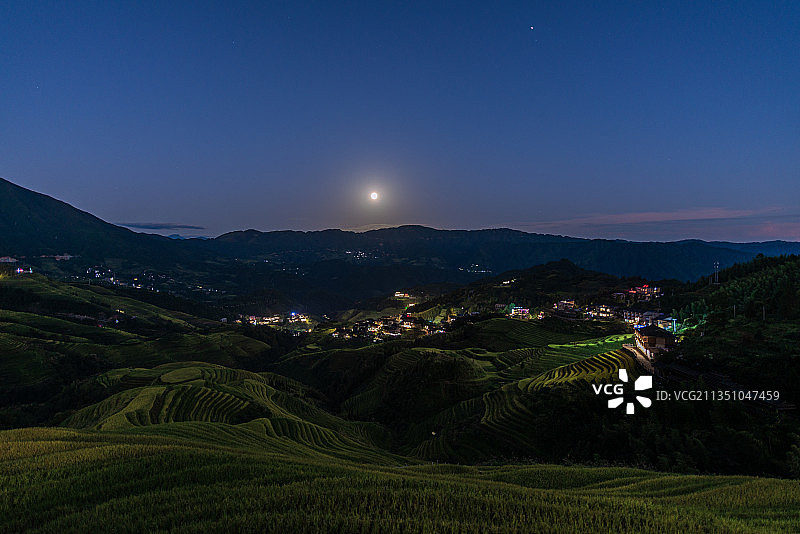 中秋时节月光下的桂林龙胜金坑梯田图片素材