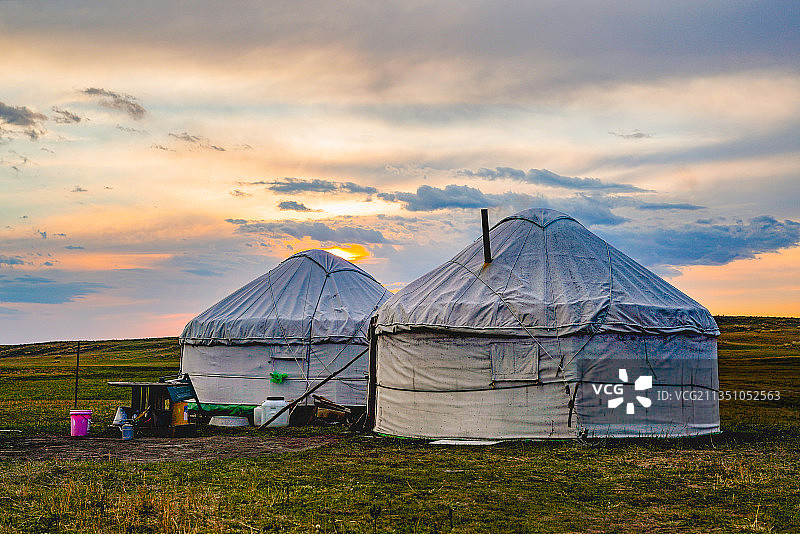 秋天伊犁草原风光图片素材