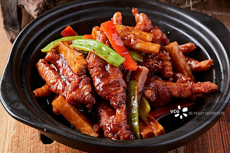 砂锅山药彩椒酱焖凤爪图片素材