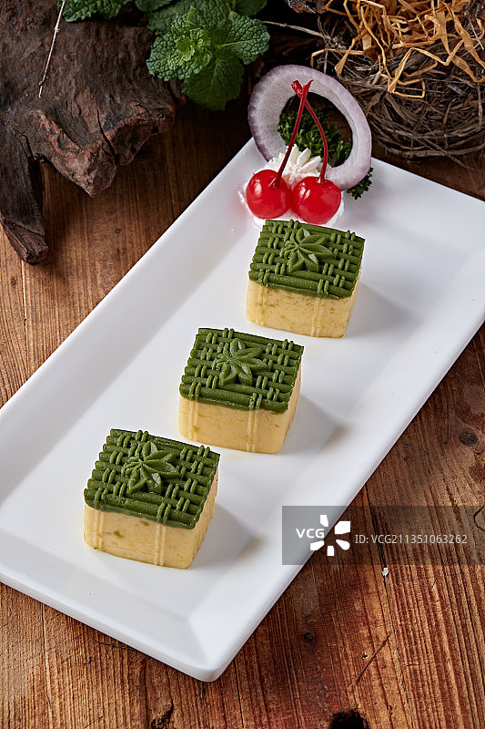 茶餐抹茶豆泥糕图片素材