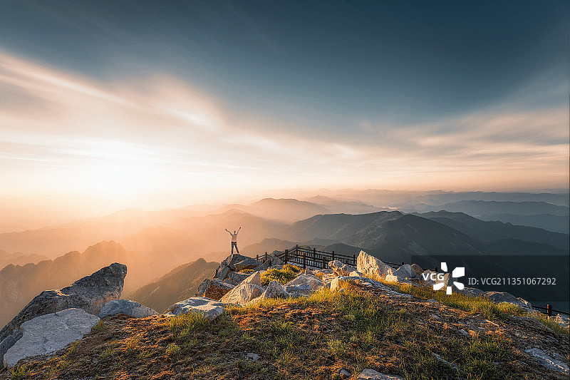 太白山日出图片素材