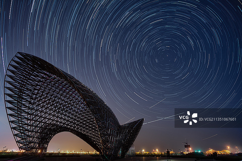 夜空中的星光轨迹图片素材