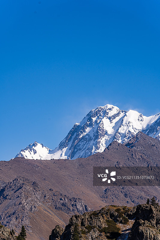 博格达雪峰图片素材