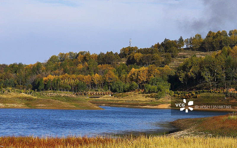 秋染莲花湖图片素材