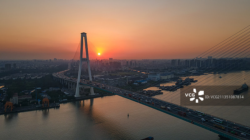 上海徐浦大桥日落 黄浦江航运图片素材