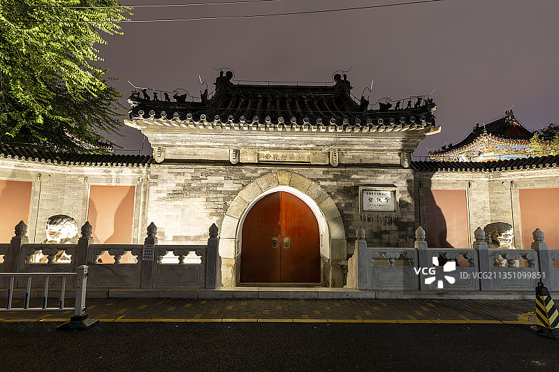 北京东城区智化寺：山门夜景图片素材