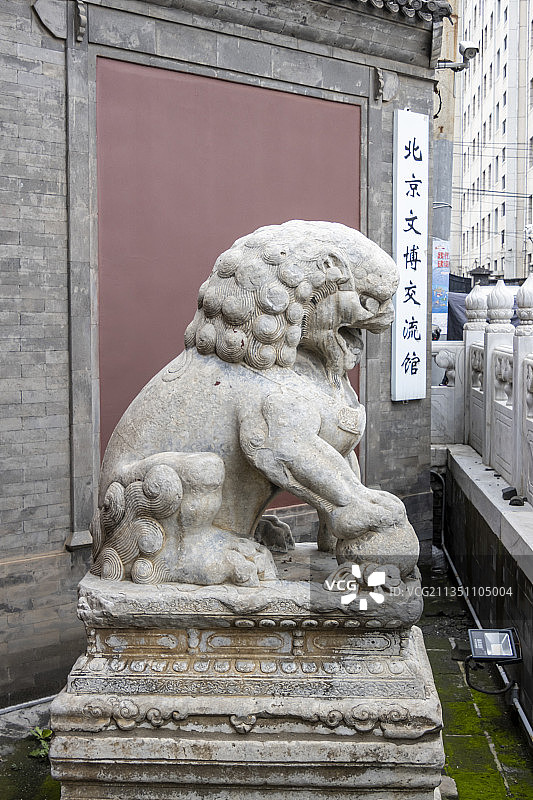 北京东城区智化寺：山门前石狮图片素材