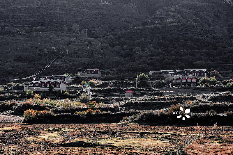 四川亚青寺：隐秘的灵魂净土，世界最大的女性修行地图片素材