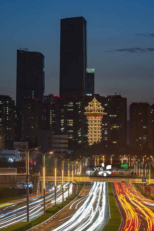 四川省成都市锦江区迎晖路与九天楼夜景图片素材