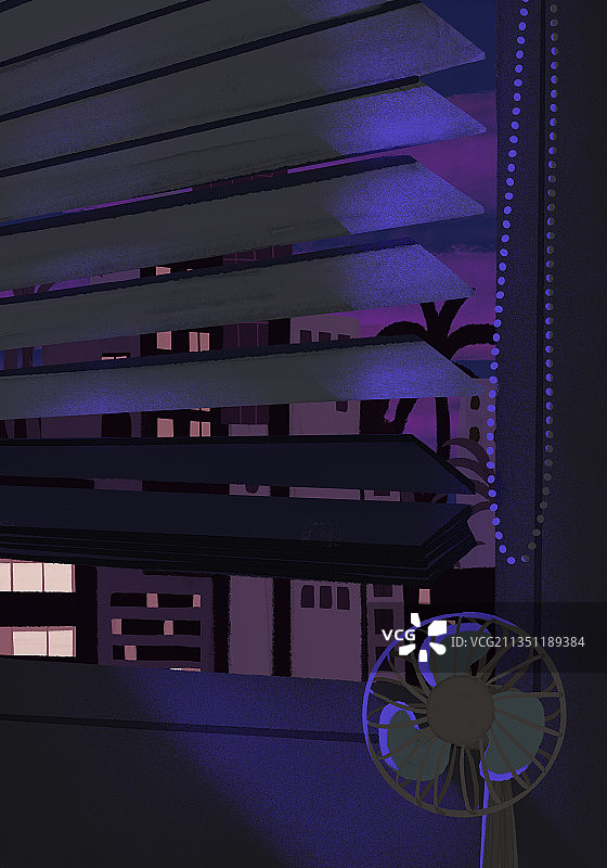 夏夜：黑暗中的窗、百叶窗与电风扇图片素材