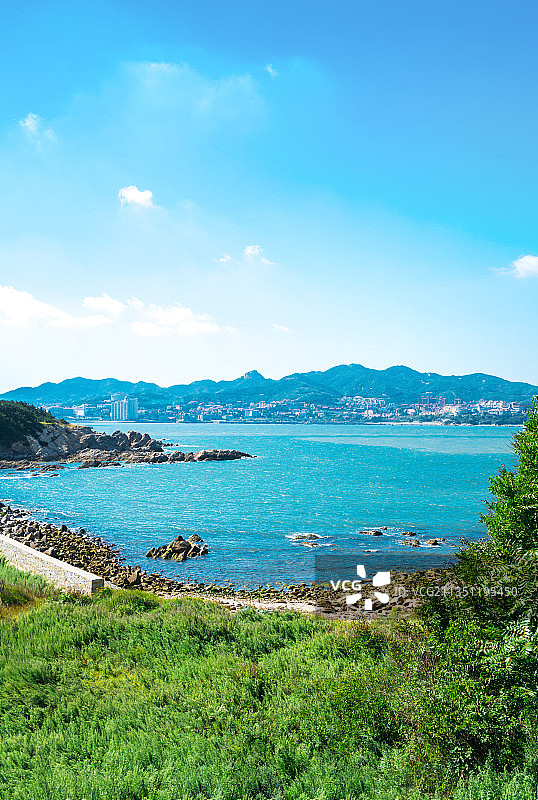 中国山东威海刘公岛眺望威海市区图片素材