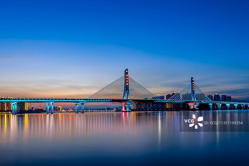 夏天的桥图片素材