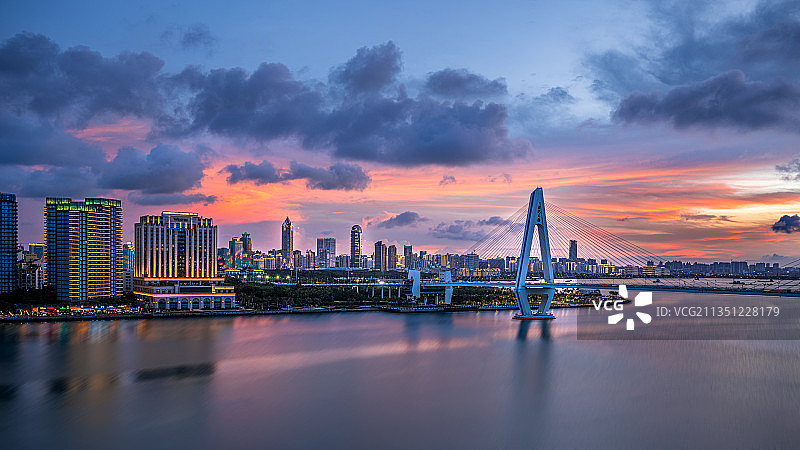 海口世纪大桥外滩中心日落图片素材